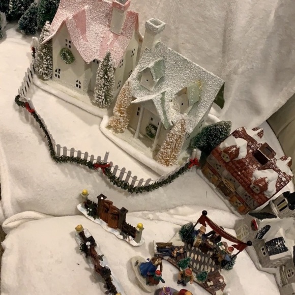 Make an OFFER Colossal CHRISTMAS READY VILLAGE, Villagers, Ornaments, Trees - Picture 11 of 17